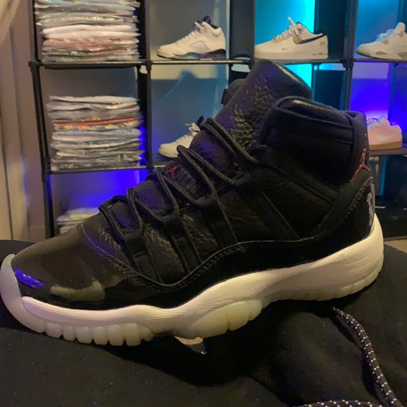 Jordan 11 retro 72-10 (GS) 4Y - Picture 2 of 6